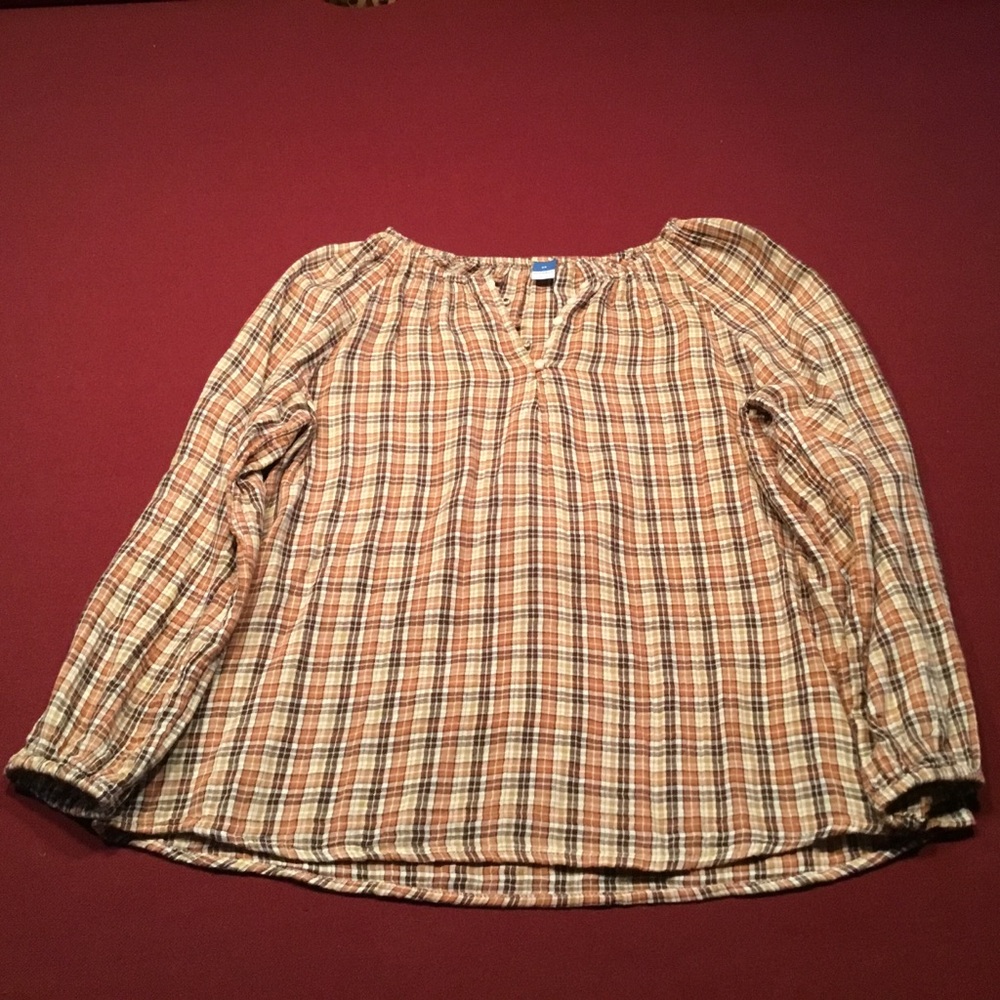 Woman’s plaid great condition top